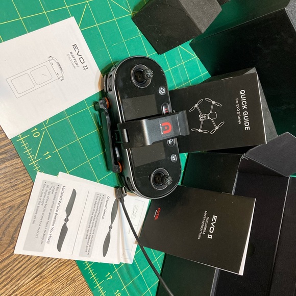 Autel Ribitics EVO II-8K portable Drone with case & backpack - Picture 2 of 15